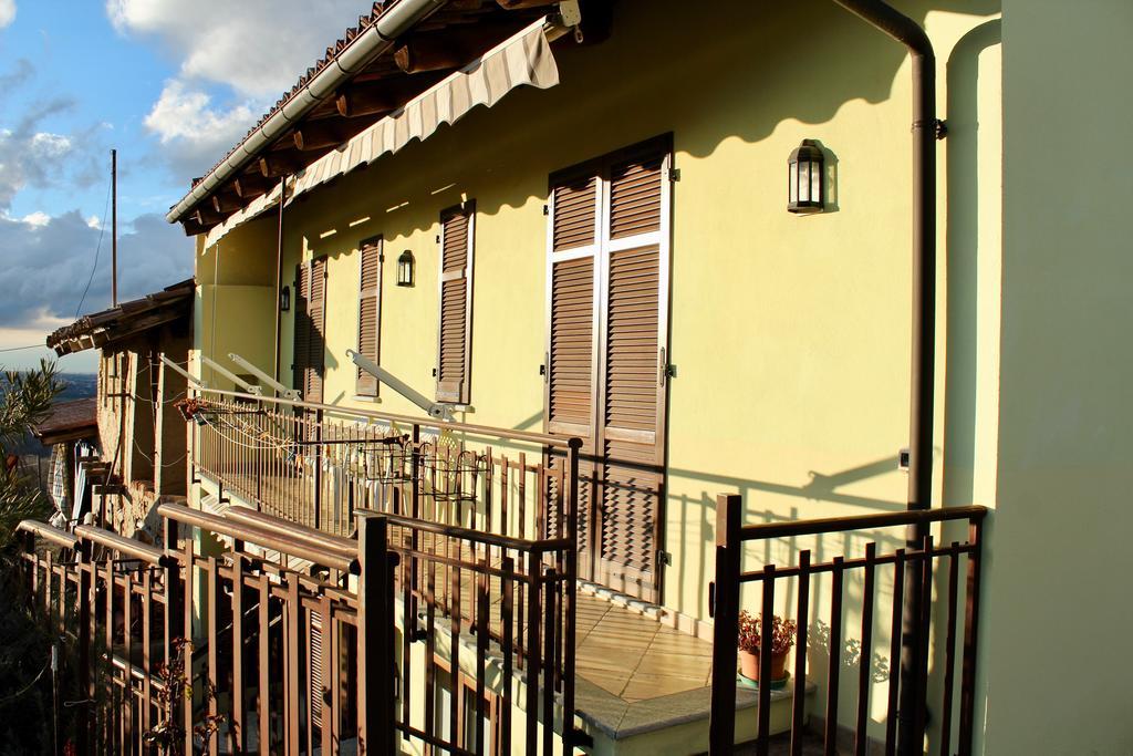 Tra... Monti E Vigne Bed and Breakfast La Morra Exteriör bild