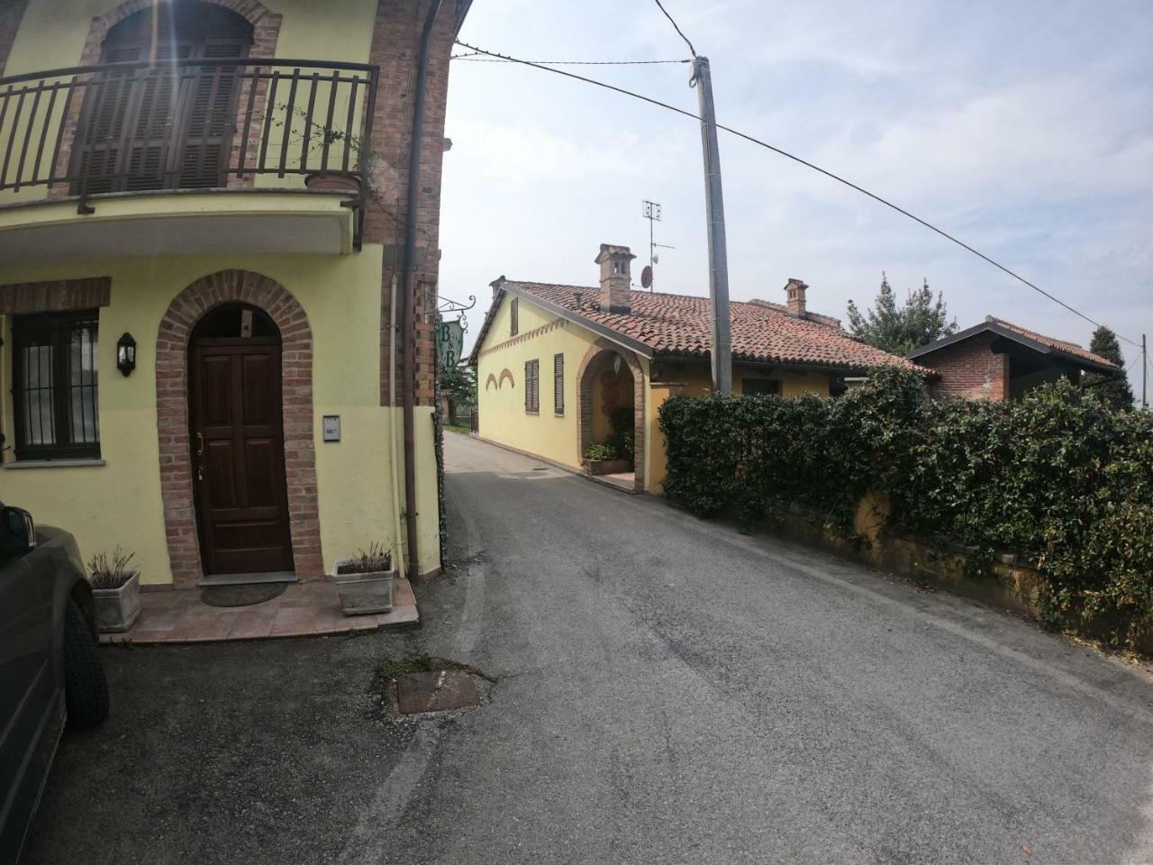 Tra... Monti E Vigne Bed and Breakfast La Morra Exteriör bild