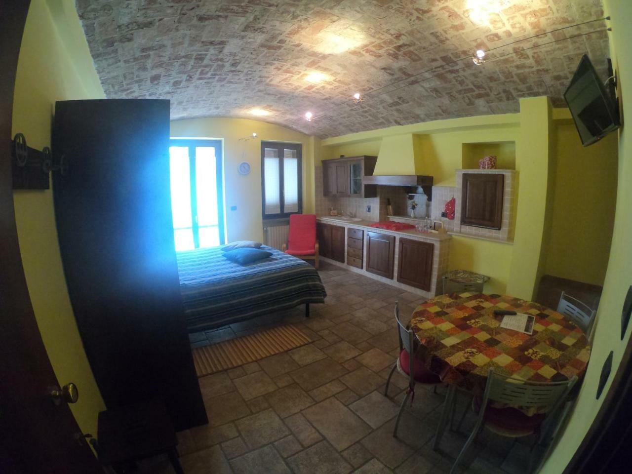 Tra... Monti E Vigne Bed and Breakfast La Morra Exteriör bild