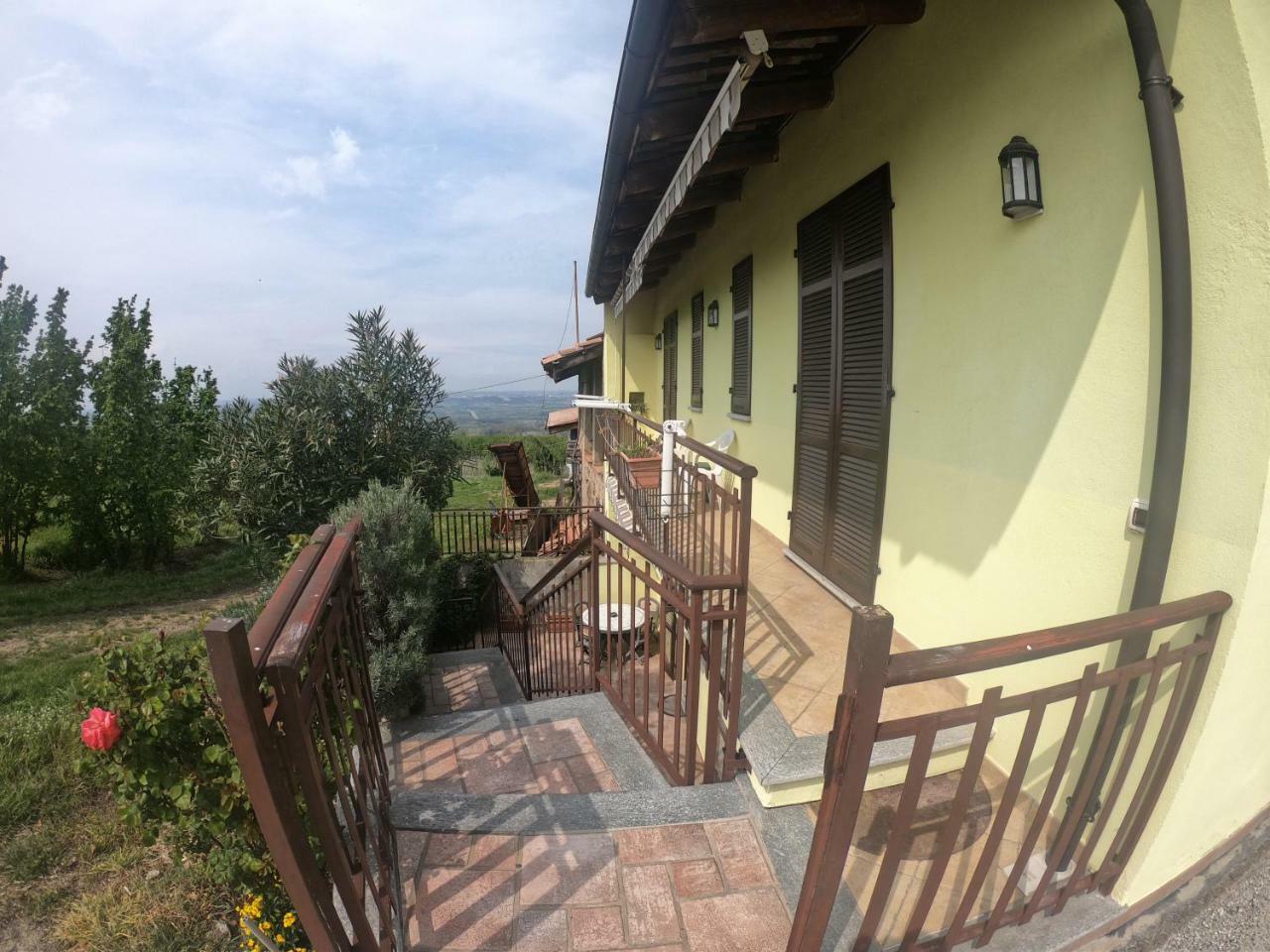 Tra... Monti E Vigne Bed and Breakfast La Morra Exteriör bild
